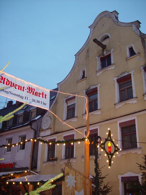 Dieses Jahr findet der sechzehnte Friedberger Adventsmarkt rund um die Stadtpfarrkirche St. Jakob statt.