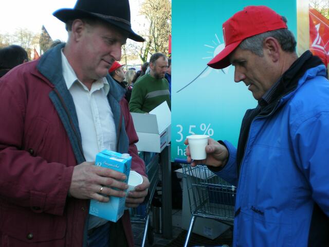 Durch Qualität überzeugen. So wollen die Milchbauern Kunden für ihre Bauernmilch gewinnen.