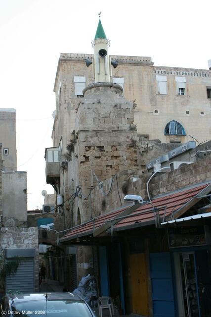 Akko: Ob die Spitze dieser kleinen Moschee in einem früheren Leben eine Raketenspitze war?