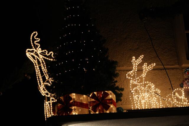 Häuserecke im Weihnachtsdress