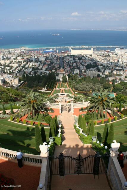 Haifa: Die hängenden Gärten der Bahai; Blick vom Karmel.