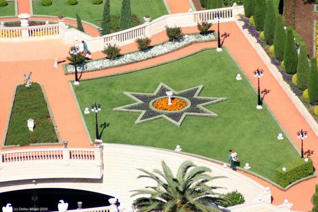 Haifa: Die hängenden Gärten der Bahai; Blick vom Karmel.
