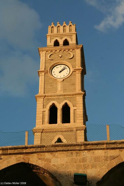 Der Turm der alten Karawanserei in Akko.
