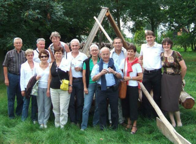 Dr. Michael Higl (2. v.l.) beim deutsch-französischen Treffen mit Michel Roy, dem Bürgermeister der Partnerstadt Ponzauges (4.v.l.).