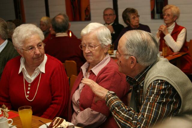 ...lebhafte Unterhaltung...