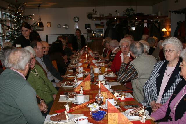 ...festliche Kaffeetafel...