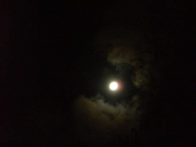 Gleich werden die Wolken ihn schlucken!