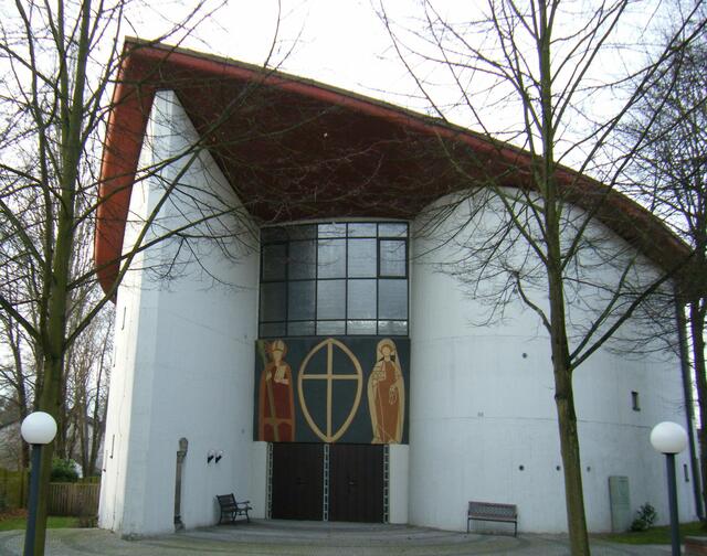 St. Adalbert, Blick aufs Hauptportal.