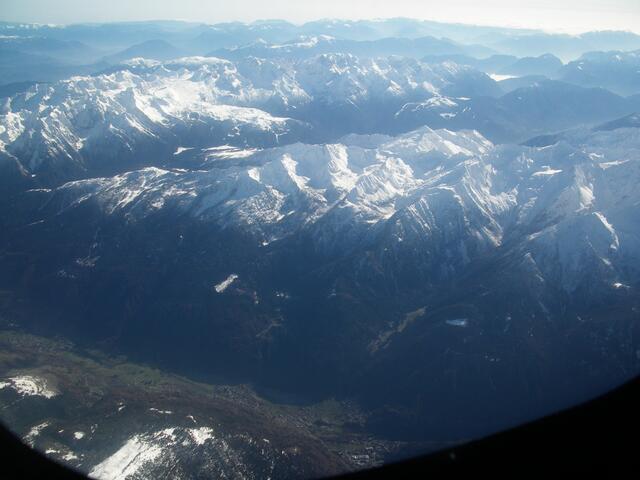 solch Tiefflug und glasklares Wetter,  ein Ausblick bis in die Täler