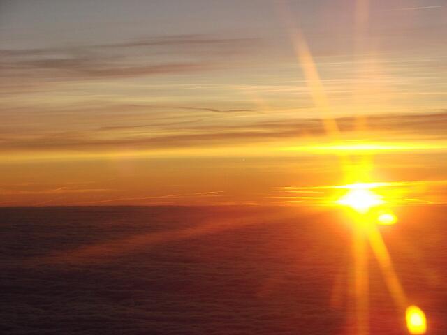 immer mehr ist von der Sonne zu sehen...doch die Qualität der Bilder wird durch das Scheibenglas stark gebremst...