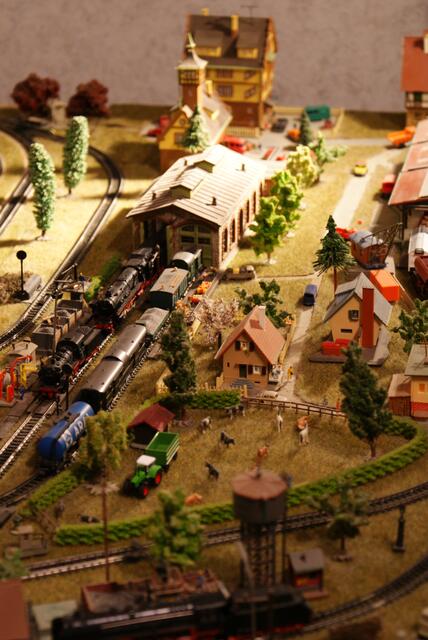 Landwirtschaftliche Idylle zwischen Schienen