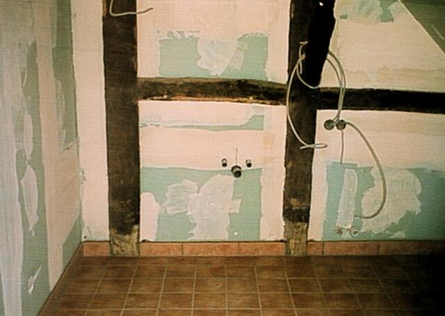 2. Hier das Badezimmer mit der Ständerwand innen