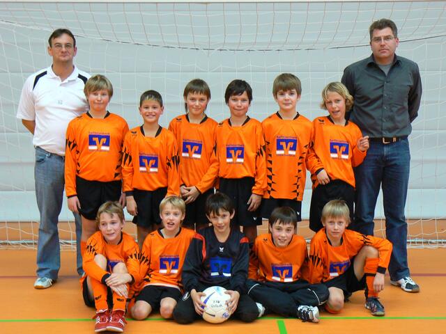 Siegermannschaft mit Betreuer