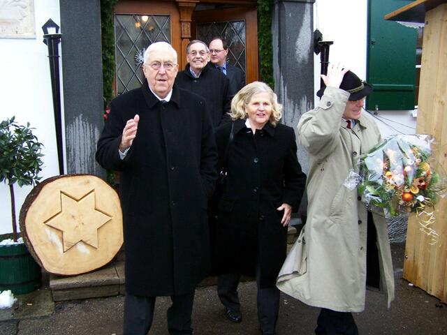 Prof. Karl Kling betritt die Bühne