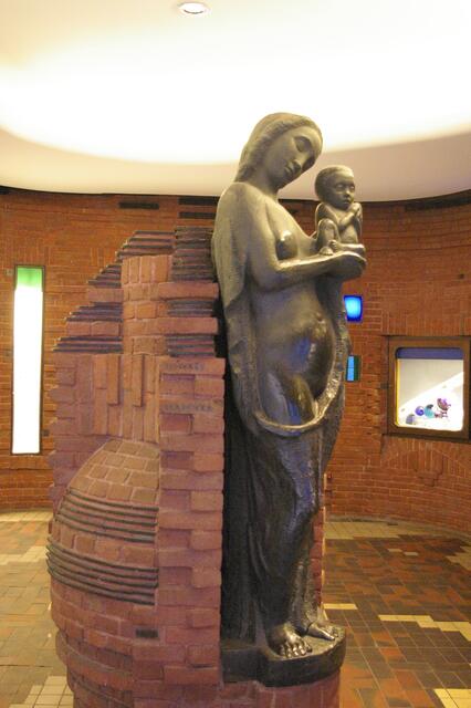 im Museumhof, Statue