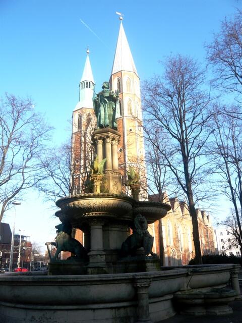 Brunnen vor der St. Katharinenkirche