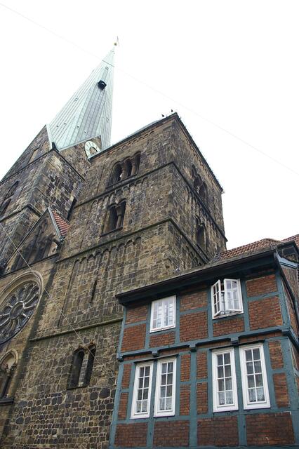 Seit dem 11. Jh. die älteste Pfarrkirche Bremens, Kirche des Rates bis zum 19. Jh.