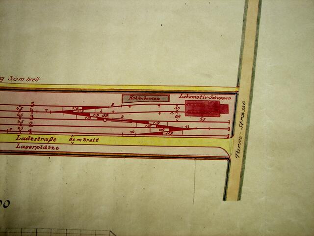 (1919) Eldagsen: gegebenüber des heutigen Feuerhauses war der Loksschuppen (für zwei Lokomotiven) vorgesehen
