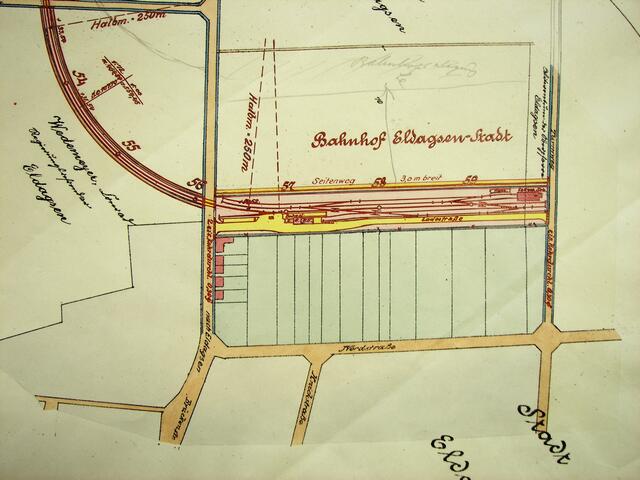 (1919) in Eldagsen zwischen Mittelroder und Turmstraße sollte der Bahnhof mit allen wichtigen Betriebsstätten errichtet werden (heute: Holzgrefestraße)