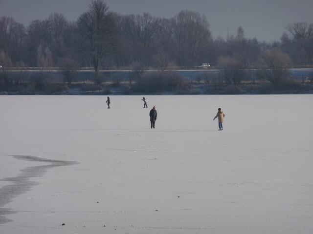 Links kann man noch Wasser sehen...