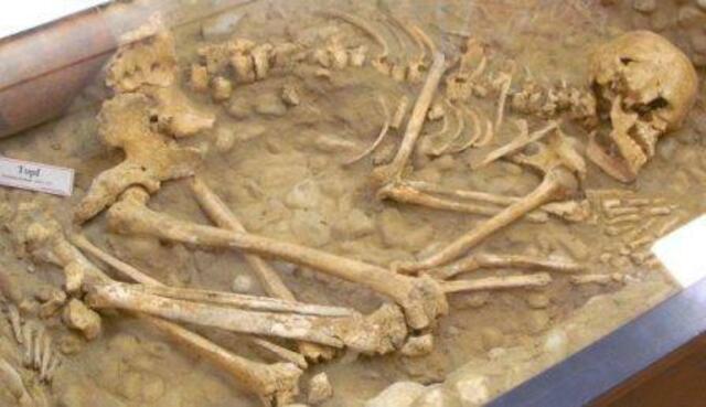 Glockenbecher-Grab (2300 v.Chr.)