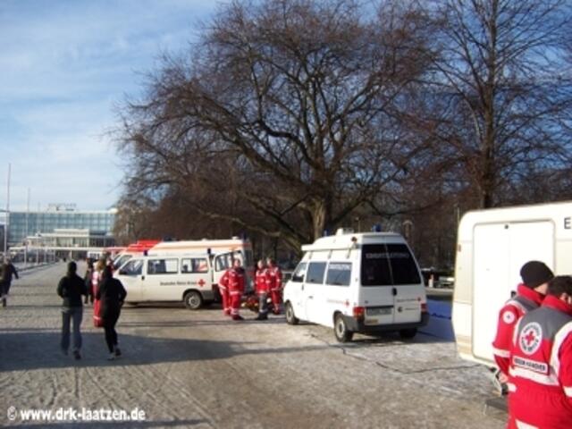 DRK-Einsatzfahrzeuge am Maschsee
