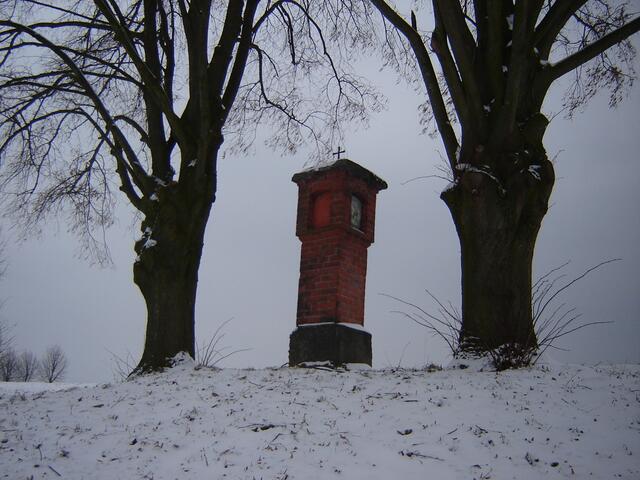 .. Feldkreuz am Wegrand ..
