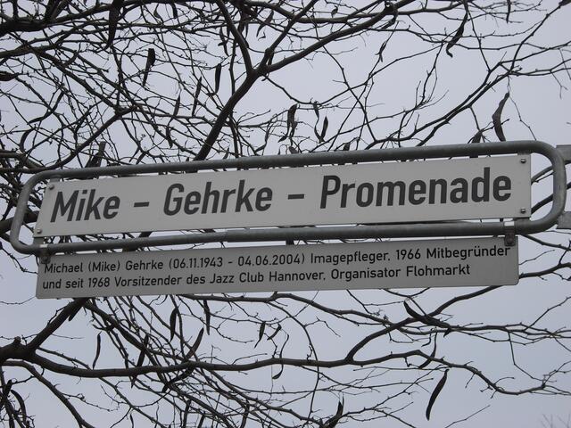 Mike-Gehrke-Promenade, u.a. Organisator Flohmarkt