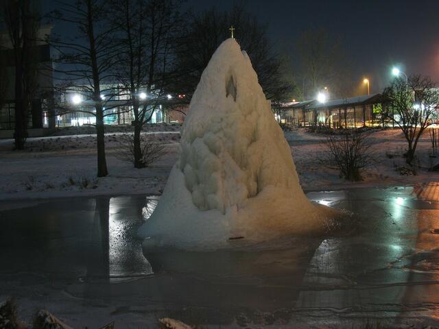09 - Berg mit Gipfelkreuz