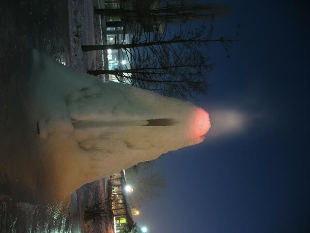 11 - Laserlicht lässt den Vulkan glühen