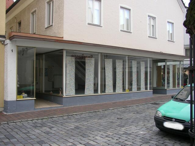 In der Innenstadt leere Geschäftsläden