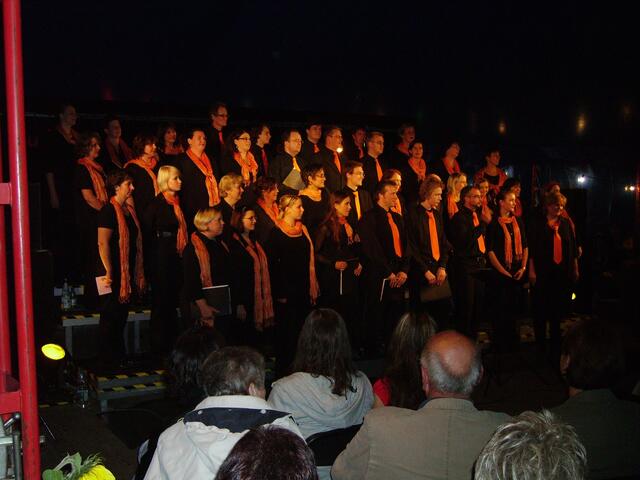 Junger Chor Uetze: Ein Höhepunkt in 2008: Der Auftritt im Kulturzelt anlässlich der Kulturwoche