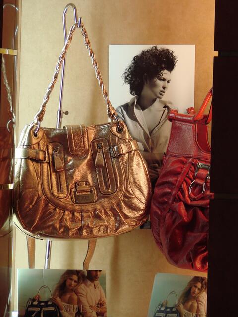 ...kurz an der Boutique vorbei.....