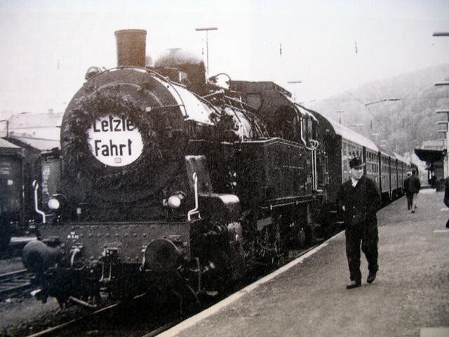 Bild 11:  Letzte Dampflokfahrt  Dillenburg - Gönnern | Foto: Archiv: "Bergbau und Eisenbahn im Schelderwald"
