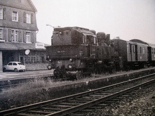 Bild 5: Personenzug am Bahnhof Gönnern | Foto: Archiv: "Bergbau und Eisenbahn im Schelderwald".
