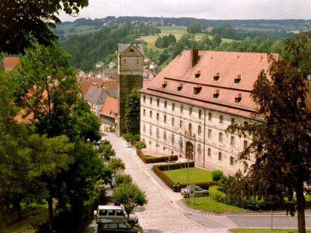 Ehemaliges Korn- und Salzdepot von 1802, heute Justizvollzugsanstalt.
