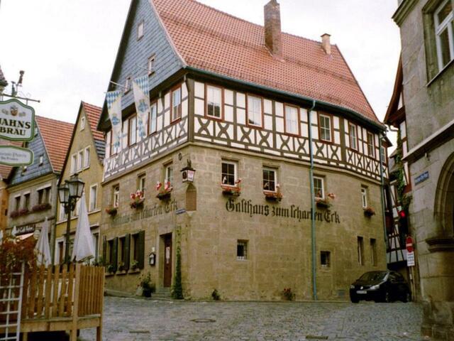 Der Name ist Programm: Gasthaus "Zum Scharfen Eck".