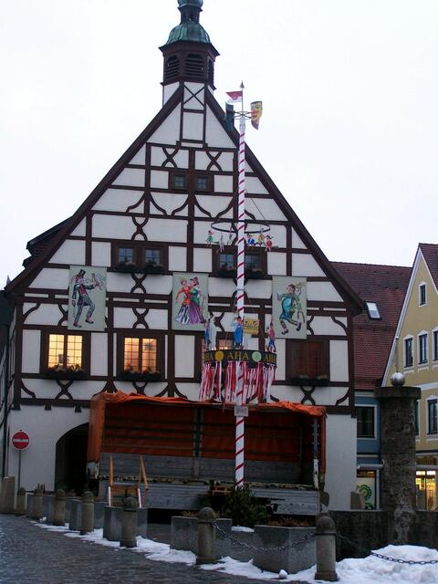 noch ziert der Schlorperbaum Krumbachs gute Stube