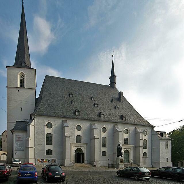 Die Herderkirche steht inmitten der Altstadt, eine dreischiffige spätgotische Hallenkirche. Wirkungsstätte des Hofpredigers Herder, | Foto: http://commons.wikimedia.org/wiki/File:Weimar_Stadtkirche_Peter_Pa.jpg