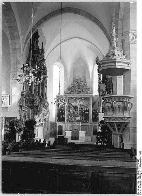 Die Ausstattung der Kirche zeigt, dass Weimar schon im 16. Jahrhundert eine große Zeit hatte. | Foto: http://commons.wikimedia.org/wiki/File:Bundesarchiv_Bild_183-22807-0992,_Weimar,_Herder-Kirche,_Kanzel,_Altar.jpg