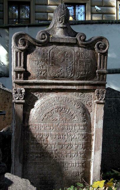 Auf dem Alten Friedhof träumt Rabbi Löw, der Schöpfer des Golem, seinen ewigen Traum.