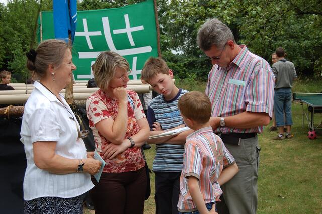 ...Unterschriftenaktion "Sozialabbau stoppen - Sozialstaat fördern" auf dem Gemeindefest der St. Antonius Kirchengemeinde...