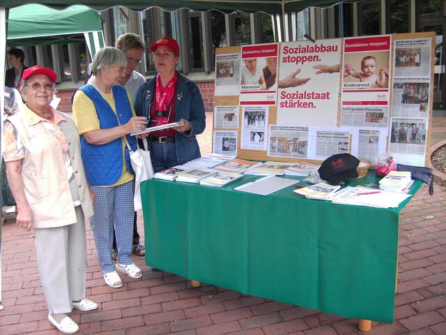 ...Stand des SoVD Ortsverbandes Immensen bei der Aktion "Samstags in Lehrte - Ortschaften stellen sich vor"...