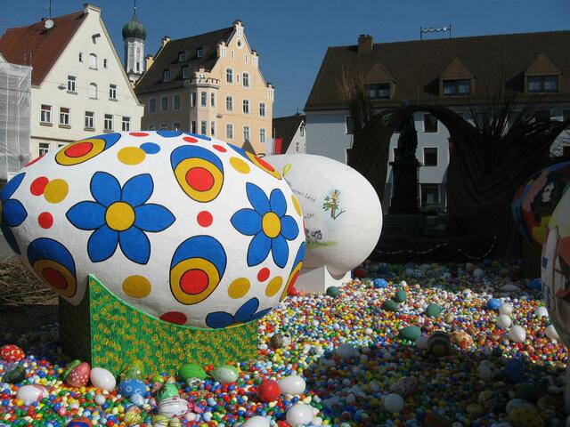 Riesenostereier-Aufstellen in Lauingen 2007