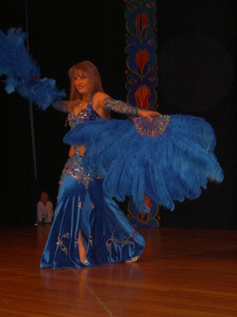 Claudia mit einem Fächertanz