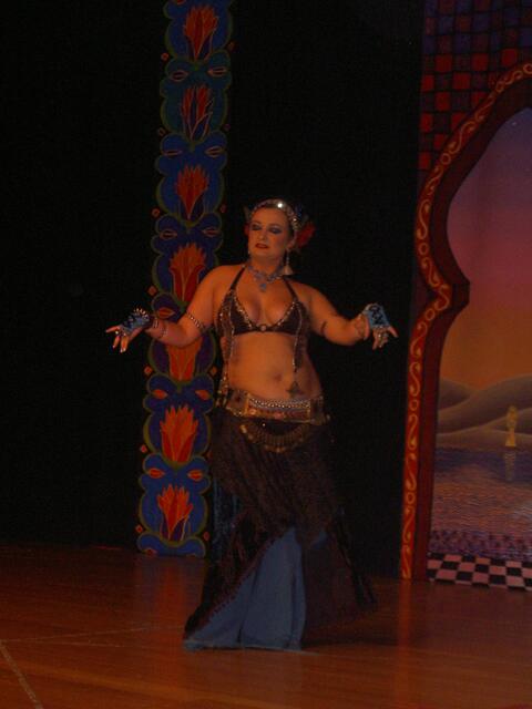 Elena Sapega mit Tribal Fusion