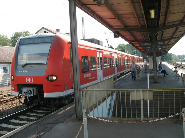 Zwei kurze ET426-Triebwagen