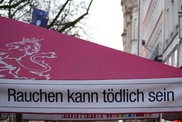 Überdachung der Raucherecke