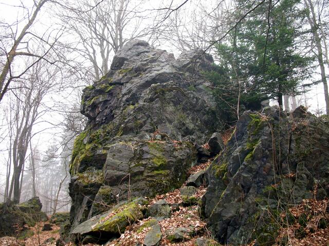 Ein spitzer hoher  . . .  ist auch dabei