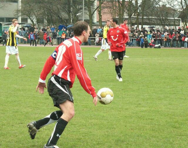 Arnold Bruggink bei der Ballannahme!